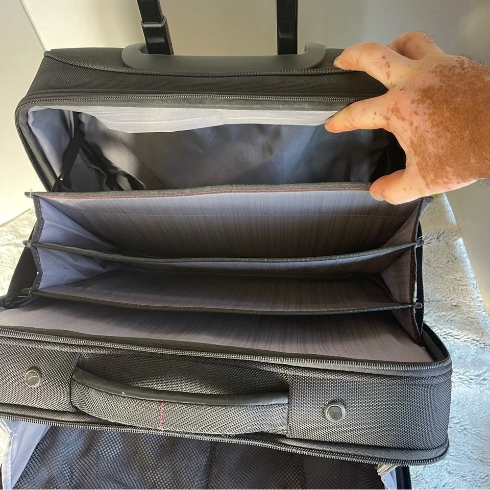 Samsonite used great